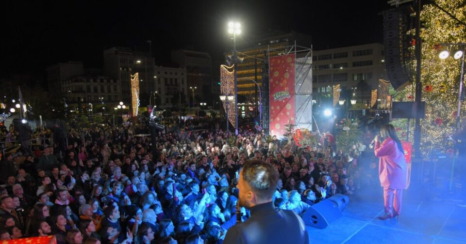 Εορταστικό-shopping,-Ιουλία-Καλλιμάνη-live-και-πολλές-εκπλήξεις-από-το-ΣΚΡΑΤΣ-–-Όλα-όσα-έγιναν-στην-«Κόκκινη-Νύχτα»-του-Πειραιά