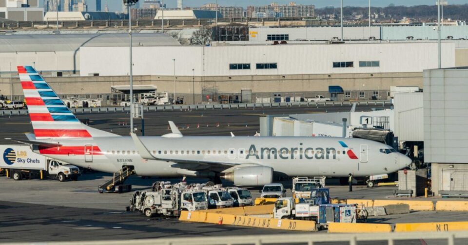 Η-american-airlines-καθήλωσε-όλα-τα-αεροπλάνα-της-λόγω-«τεχνικού-προβλήματος»:-Ταλαιπωρία-για-εκατομμύρια-επιβάτες