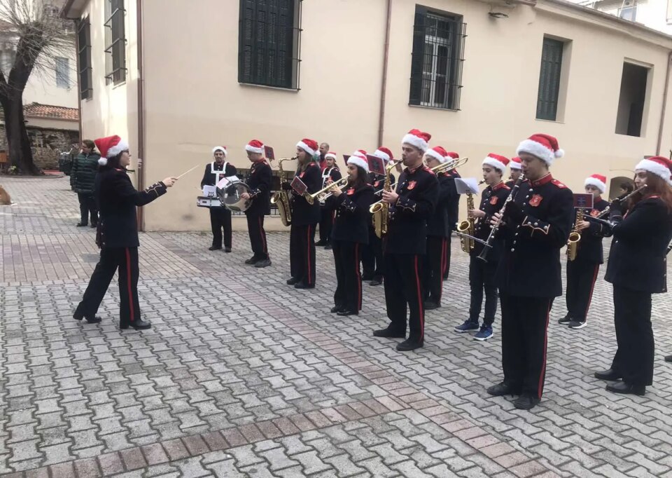 Η-Δημοτική-Φιλαρμονική-Τρικάλων-έφερε-τα-Χριστούγεννα-στο-Πνευματικό-Κέντρο