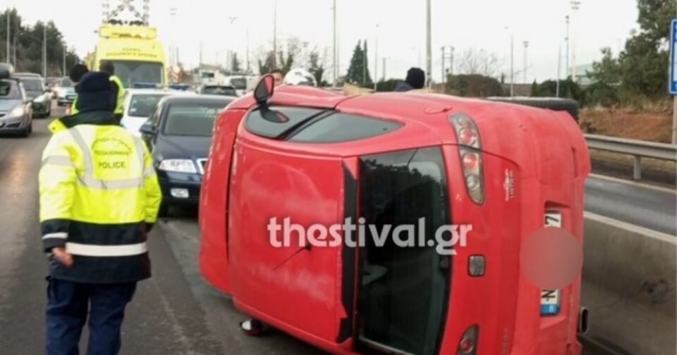 Θεσσαλονίκη:-Αυτοκίνητο-με-δύο-ανήλικα-ανατράπηκε-στον-περιφερειακό-–-Μεταφέρθηκαν-προληπτικά-στο-«Γ.-Γεννηματάς»