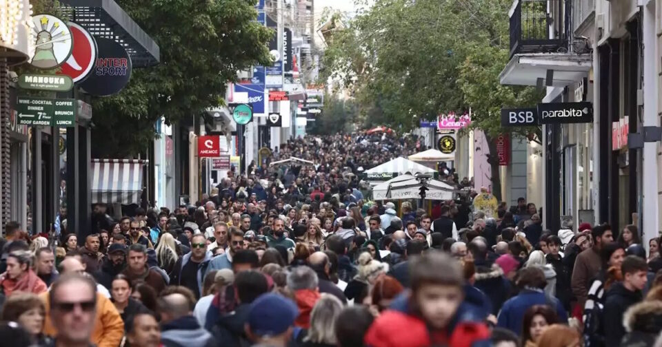 Στα-2,8-δισ.-ευρώ-οι-δαπάνες-των-καταναλωτών-για-αγορές-ενδυμάτων-το-10μηνο-του-2024