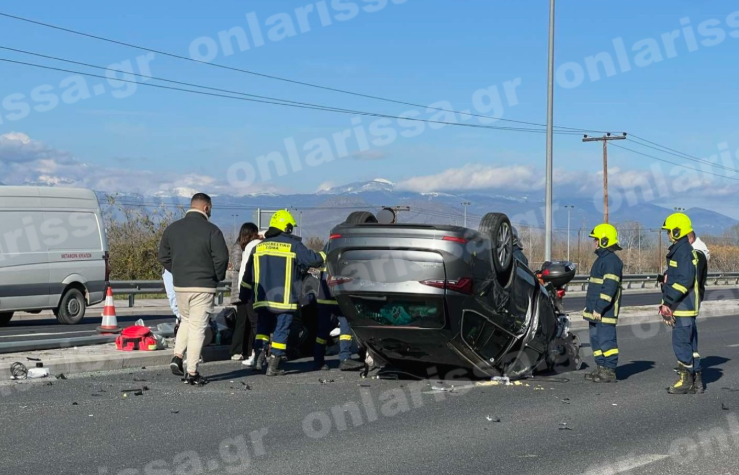 Απίστευτο-τροχαίο-στη-Λάρισα:-Ντελαπάρισε-αυτοκίνητο-μετά-από-σύγκρουση