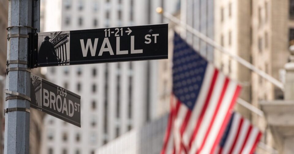 wall street:-«Αποχαιρετά»-το-2024-με-απώλειες-για-τις-αμερικανικές-μετοχές