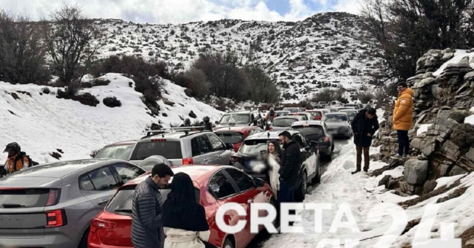 Κρήτη:-Απίστευτο-μποτιλιάρισμα-στον-χιονισμένο-Ψηλορείτη