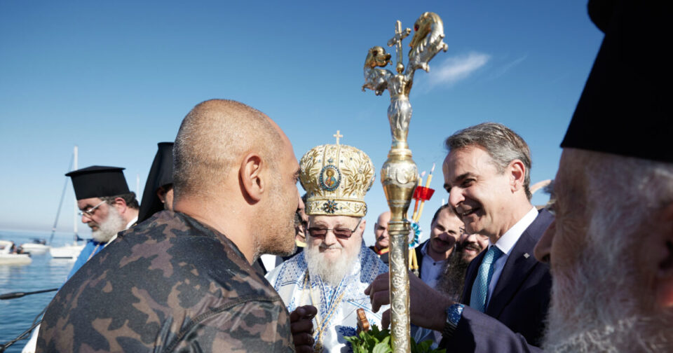 Στη-Δεξαμενή-για-τον-αγιασμό-των-υδάτων-ο-Κυριάκος-Μητσοτάκης