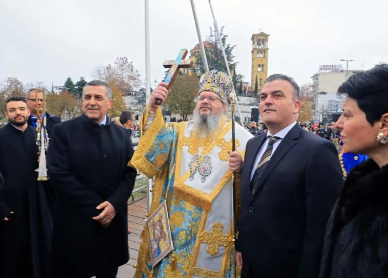 Στη-Λάρισα-για-τα-Θεοφάνεια-ο-Περιφερειάρχης-Θεσσαλίας-Δημήτρης-Κουρέτας