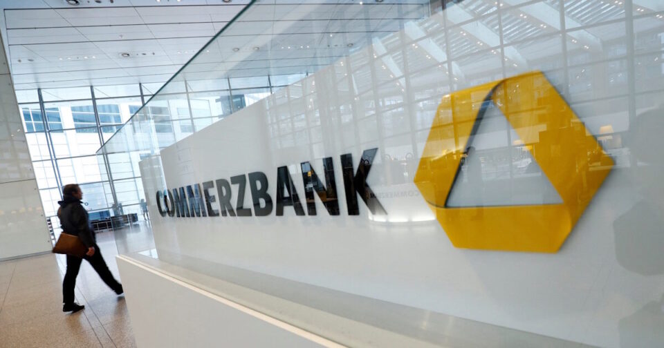 Η-commerzbank-εξετάζει-μικρότερες-πιθανές-συμφωνίες,-δηλώνει-η-διευθύνουσα-σύμβουλος