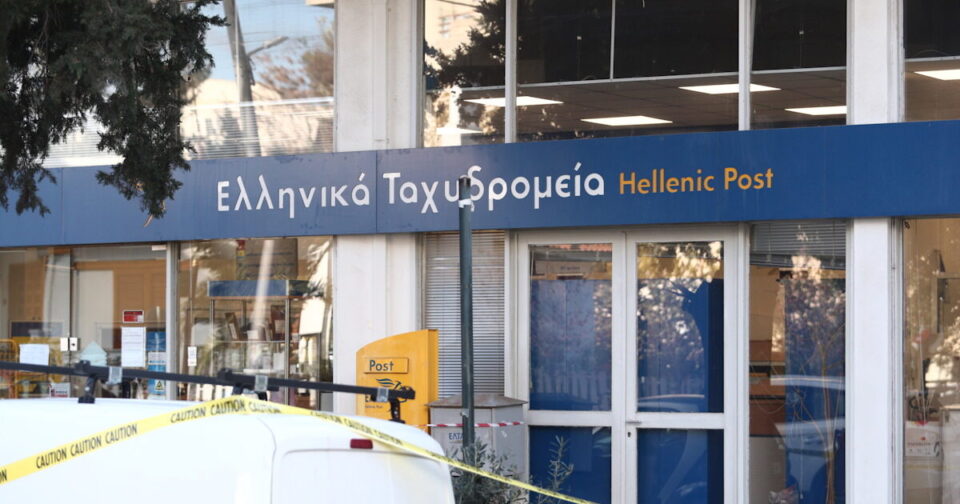 Ληστεία-σε-ΕΛΤΑ-στην-Καλλιθέα-–-«Δώσε-μου-τα-λεφτά,-αλλιώς-θα-σε-πυροβολήσω»-έγραψε-ο-δράστης-σε-σημείωμα